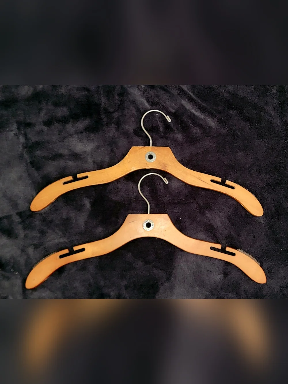 American Eagle Outfitters AE Wooden Hangers Vtg, With Grip. ■ Qty 2